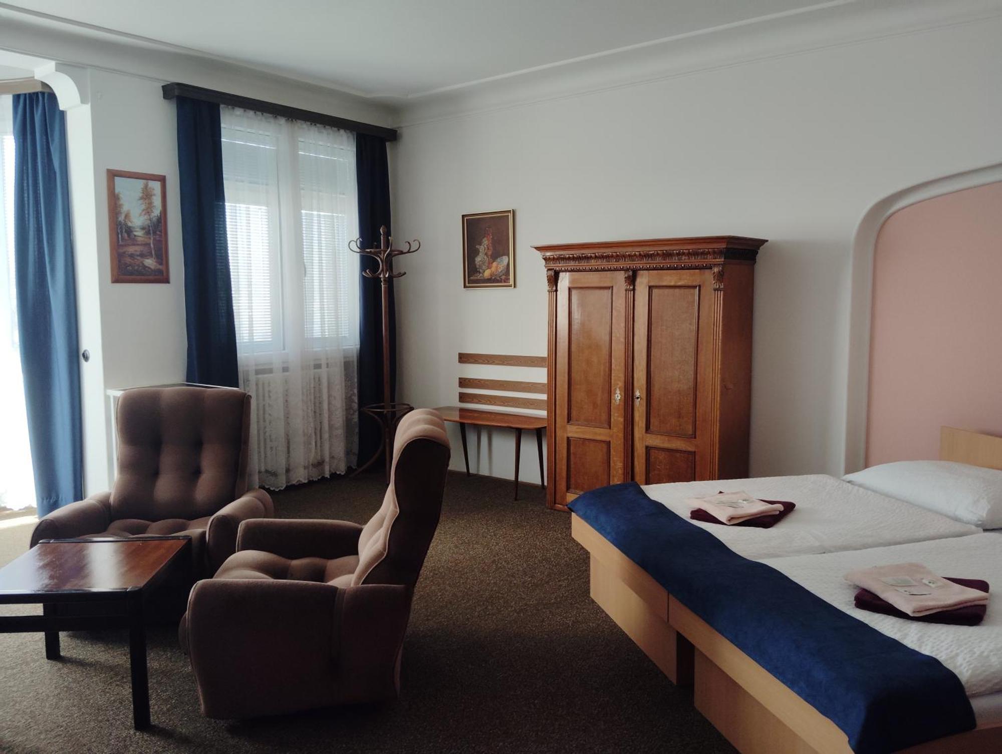 Hotel Lux 체스케부데요비체 외부 사진